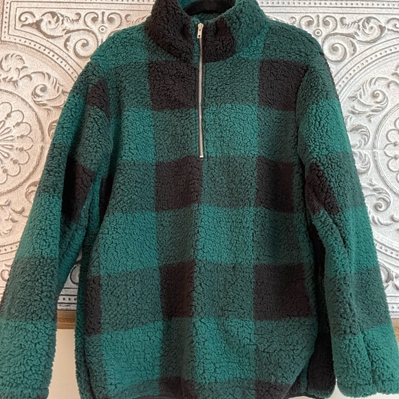 Like new! Sherpa fleece pullover - Picture 4 of 4